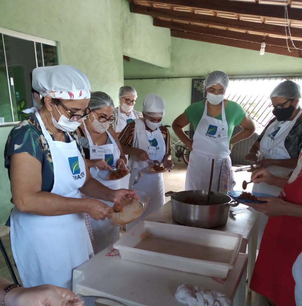 Emater realiza curso de processamento de frutas em Nova Veneza