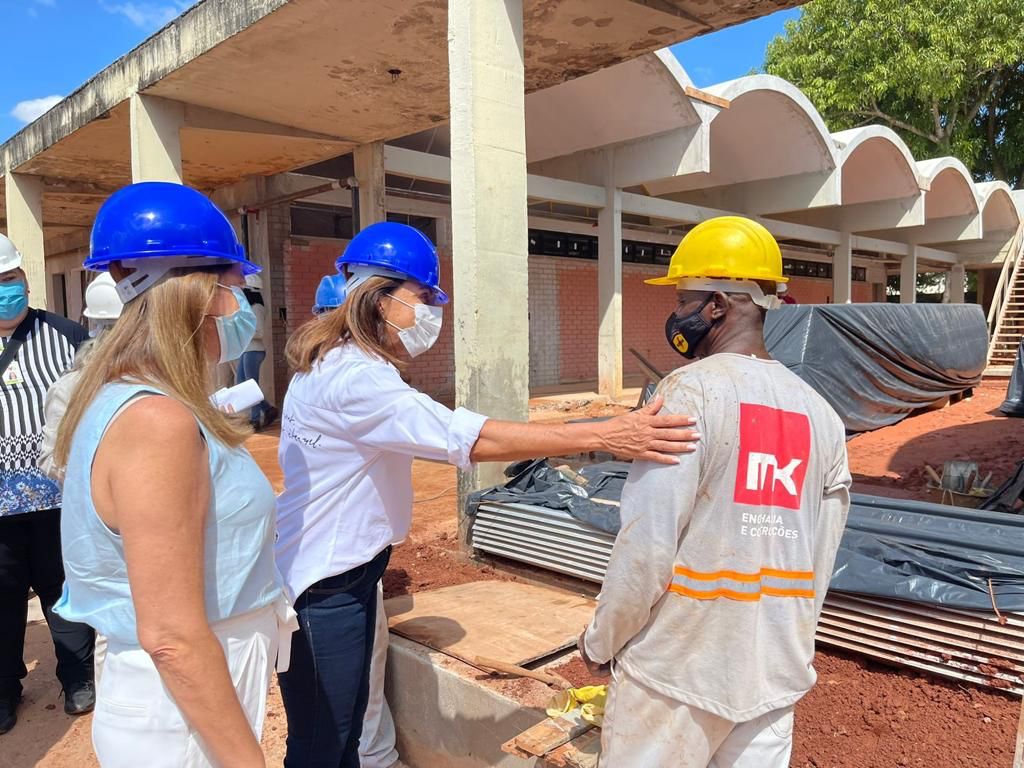 Gracinha Caiado vistoria obra do novo Centro de Adolescentes Tecendo o Futuro