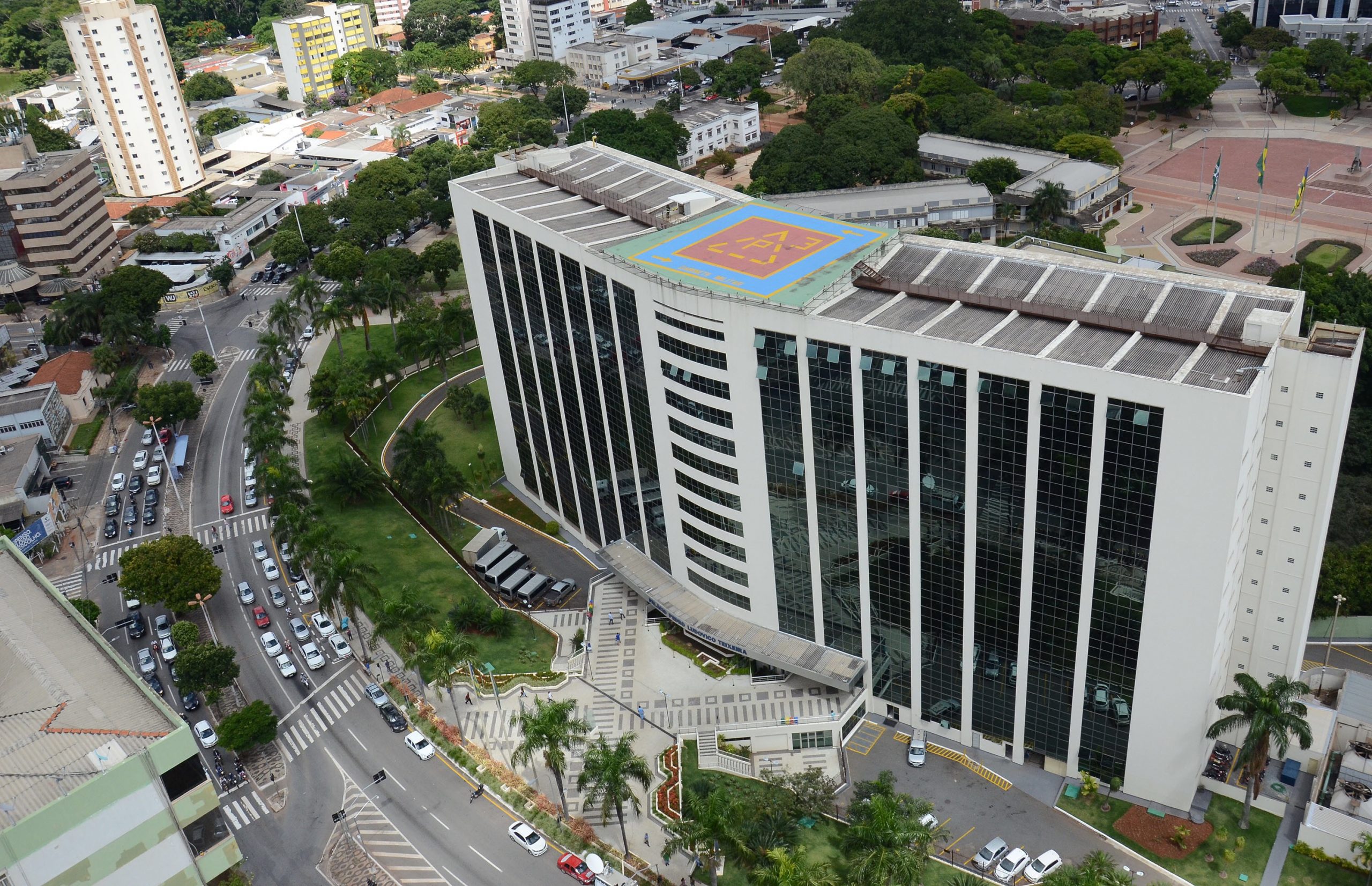 Caiado completa R$ 25 milhões de repasses à Advocacia Dativa