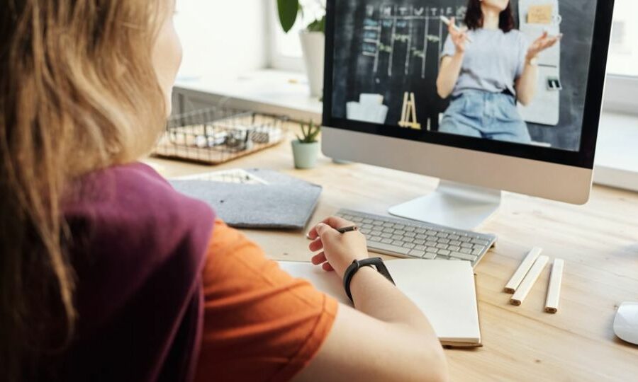 Escolas do Futuro oferecem 1.330 vagas para cursos gratuitos a distância