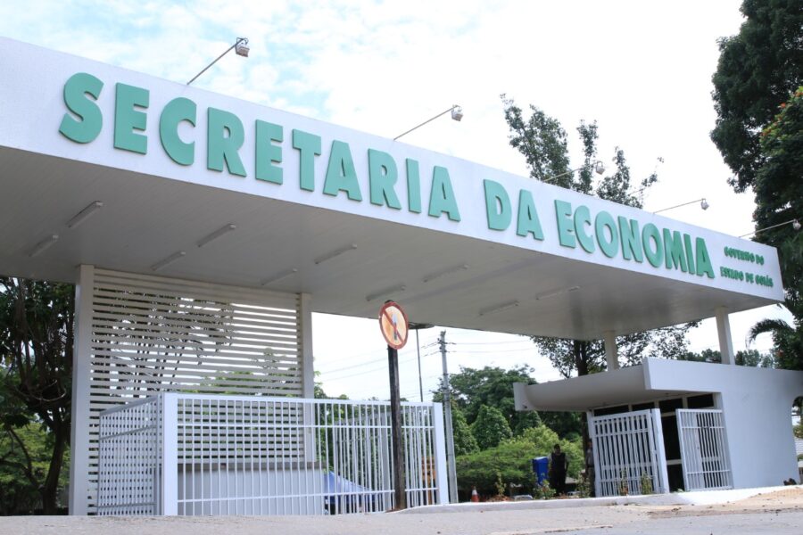 Economia tira dúvidas por telefone de cerca de 5 mil contribuintes por mês