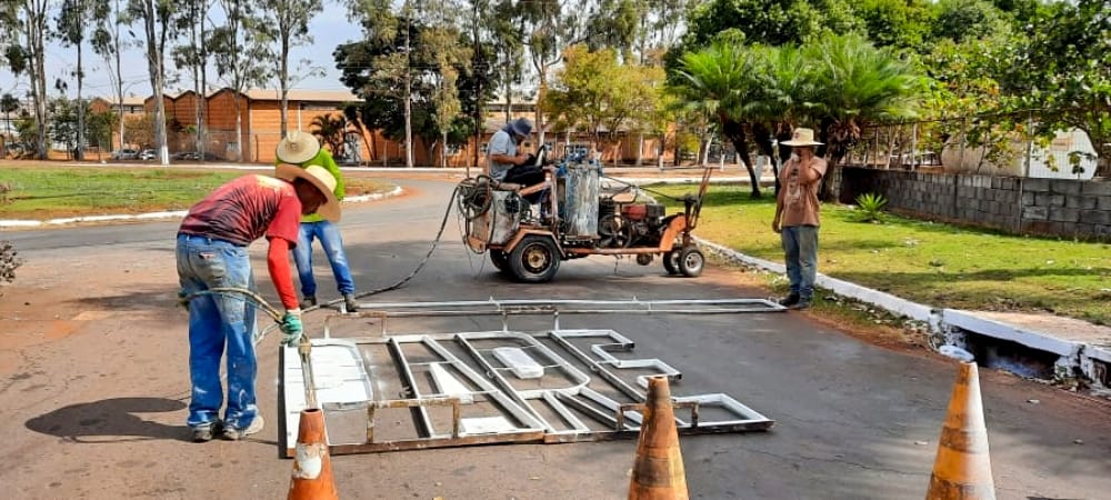 Governo de Goiás implementa sinalização nas ruas de Água Limpa