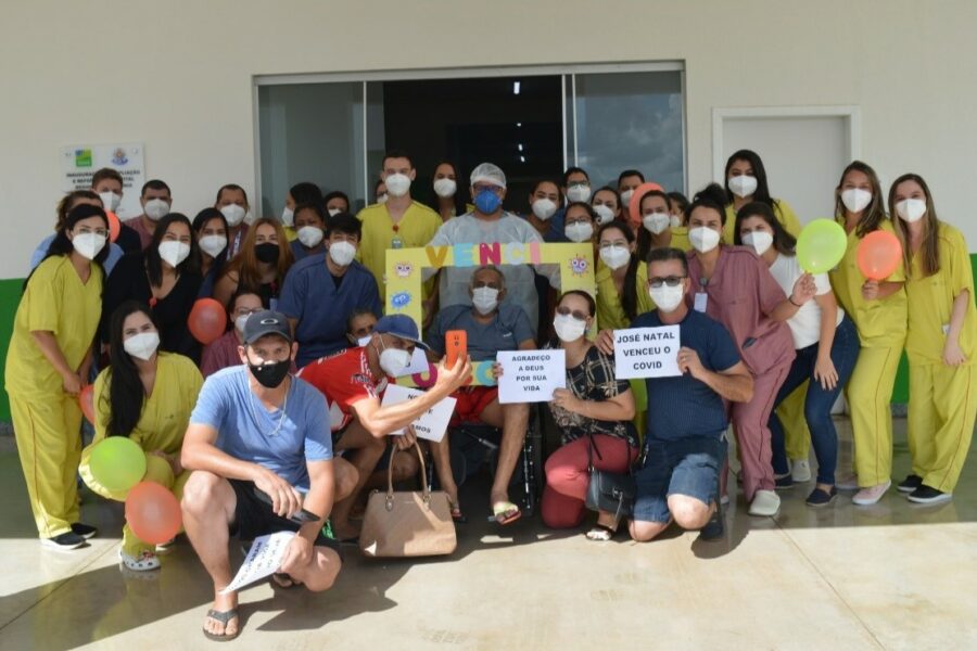 Hospital Estadual de Luziânia dá alta a idoso após 110 dias de internação por Covid