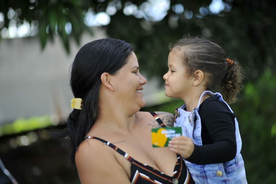 Governo de Goiás entrega 500 cartões do Aluguel Social em Novo Gama