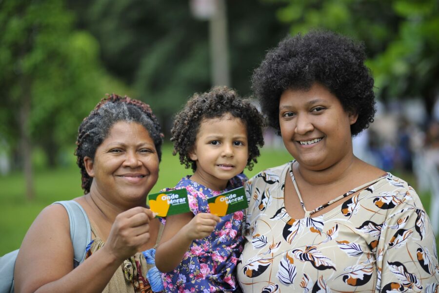 Em Formosa, Estado entrega 750 cartões do Aluguel Social e lança 369 moradias em 9 cidades