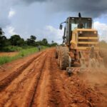 Em Divinópolis de Goiás, governador Ronaldo Caiado vistoria pavimentação da GO-447