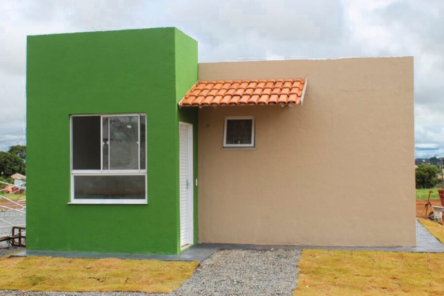 Agehab vistoria obras de casas a custo zero em Rio Verde