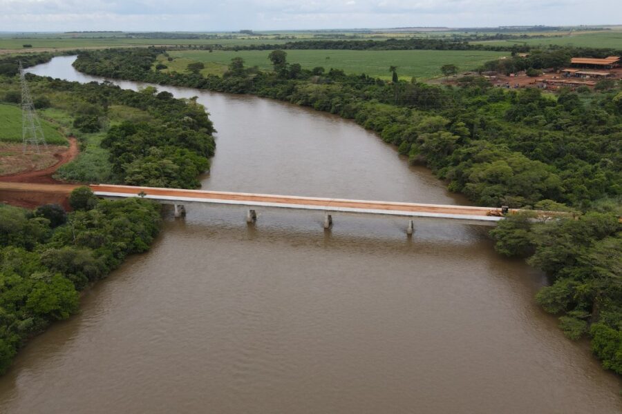 Goinfra executa obras de encabeçamento da ponte sobre Rio Verdão, na GO-409