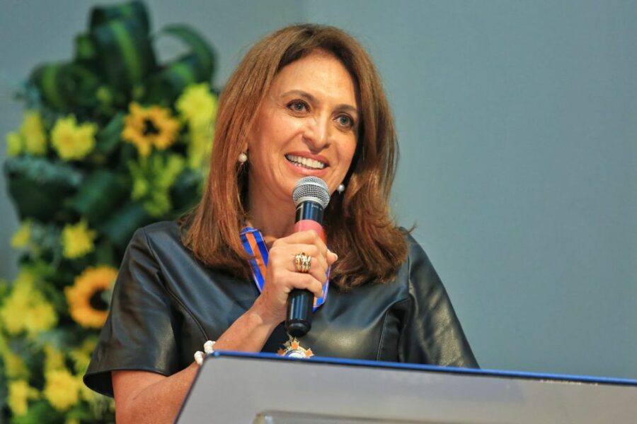 Gracinha Caiado inaugura reforma da Vila Vida