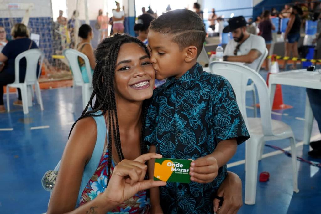 Agehab entrega cartões do Aluguel Social em Itaberaí