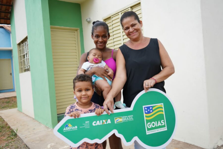 Famílias do Entorno recebem moradias e cartões do Aluguel Social
