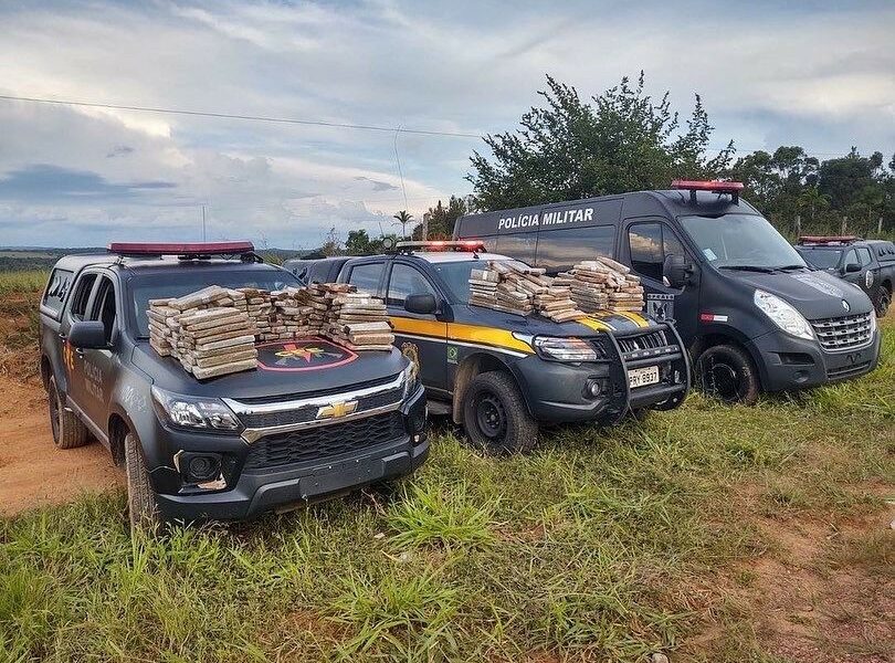 Em ação integrada, PMGO e PRF apreendem 300 kg de maconha, em Aragoiânia