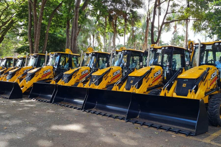 Governo entrega 66 máquinas a municípios goianos para a melhoria da infraestrutura rural
