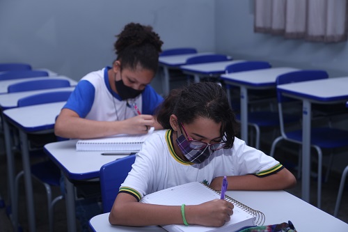 Educação retoma programa para corrigir distorção idade-série