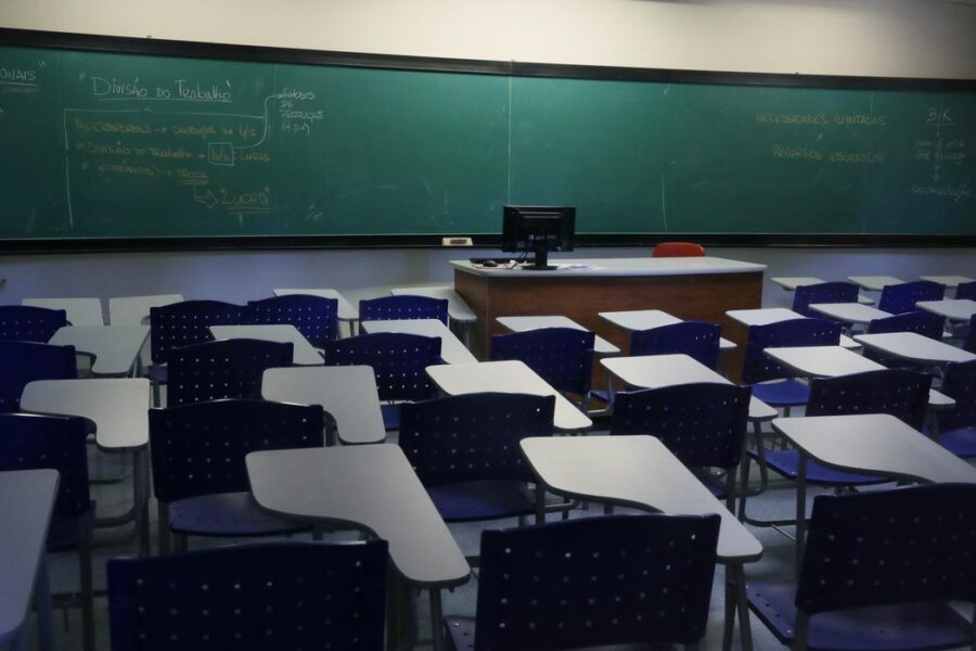 Estado entrega material do AlfaMais para secretários municipais de Educação