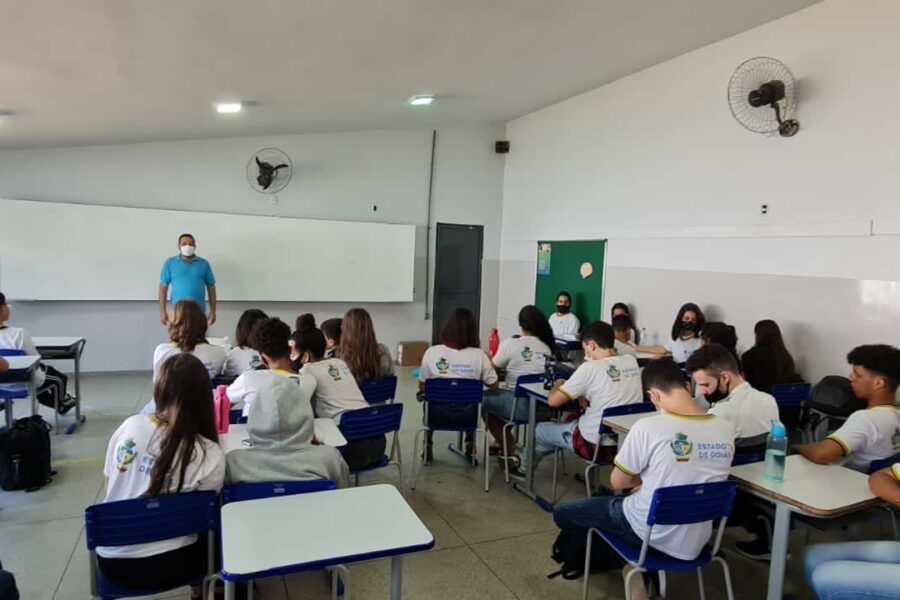 Programa Trilhas Literárias aproxima jovens da literatura goiana