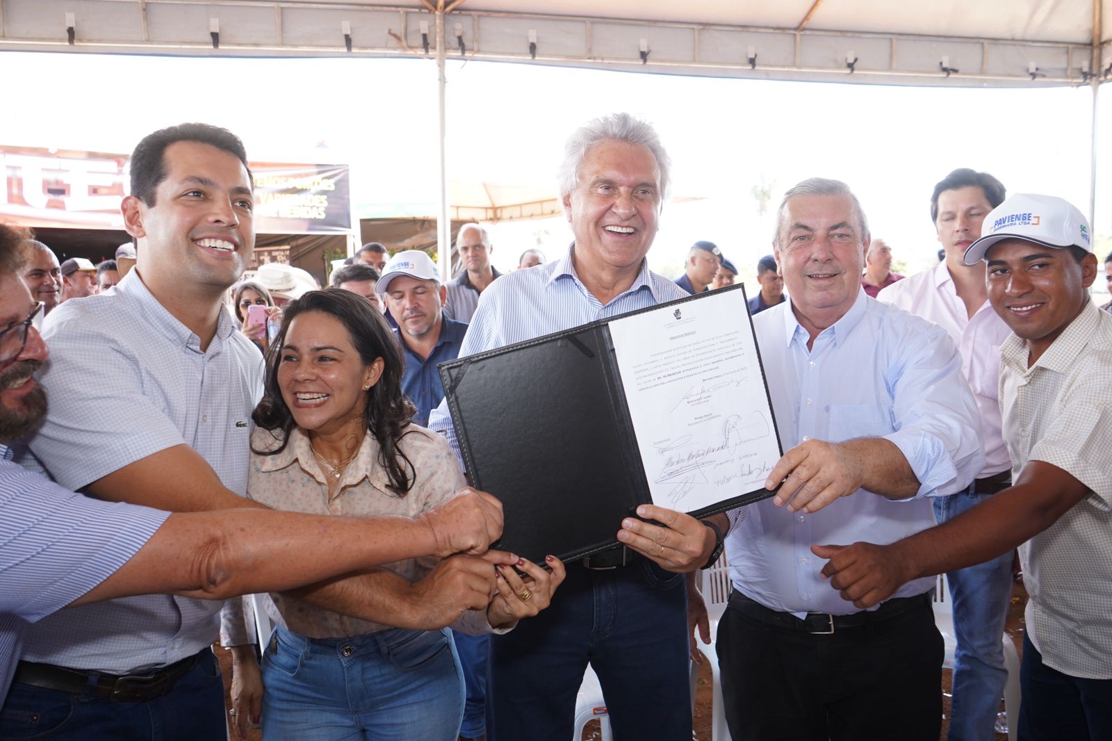 Ronaldo Caiado lança obras de pavimentação da GO-221, em Doverlândia