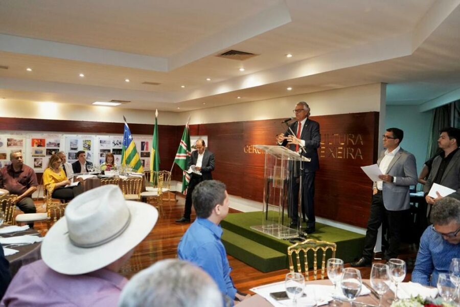 Caiado recebe 120 vereadores da região Norte