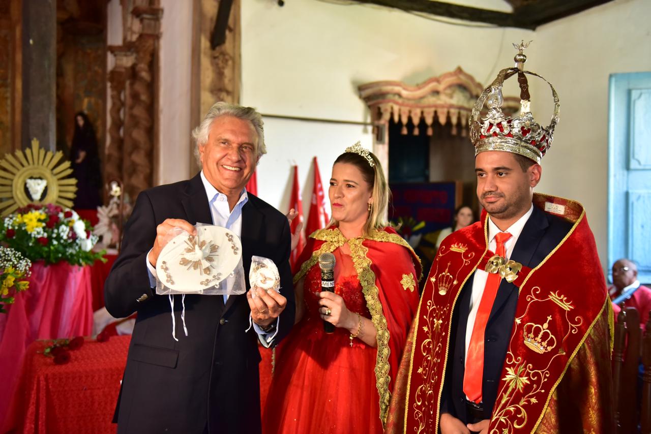 Caiado participa da abertura da Festa do Divino Espírito Santo de Pilar de Goiás