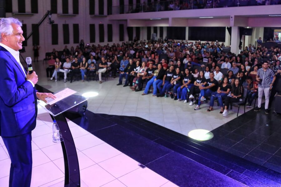 Caiado participa da celebração aos 62 anos da Igreja Quadrangular em Goiás