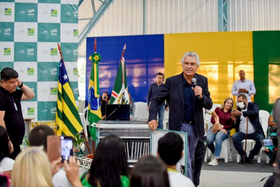 Após 12 anos de espera, Governo entrega Colégio Estadual à população de Goiânia