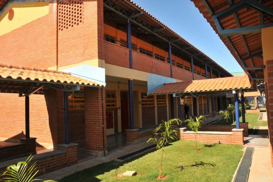 Estado constrói nova Escola Padrão Século 21 em Uruaçu