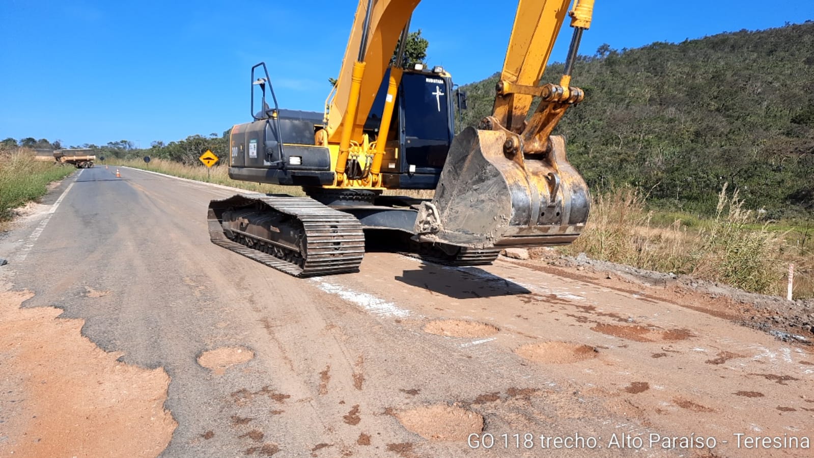 Goinfra inicia implantação de capa asfáltica na GO-118