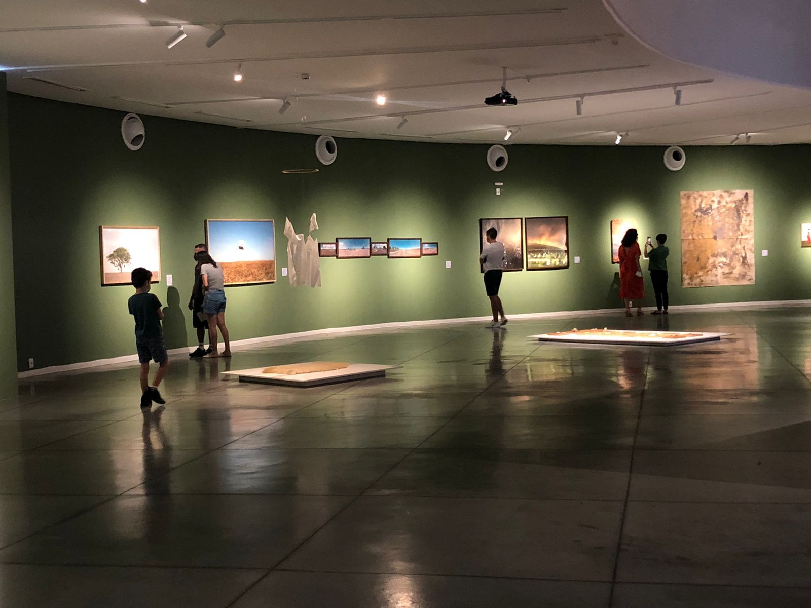 Reabertura do Museu de Arte Contemporânea atrai público nacional e internacional