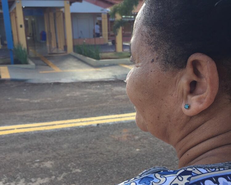 Moradora de Rio Verde comemora escola na porta de casa