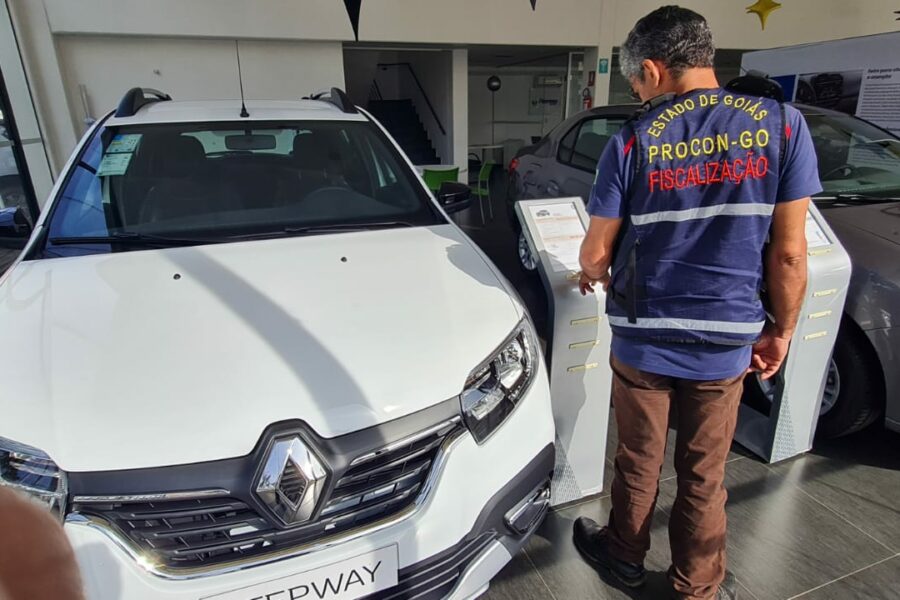 Procon notifica concessionárias de veículos
