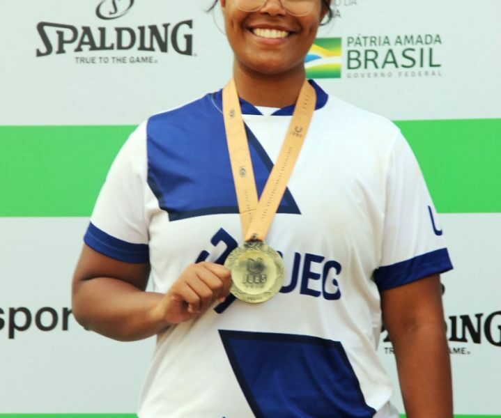 Atleta da UEG ganha medalha de ouro nos JUBs