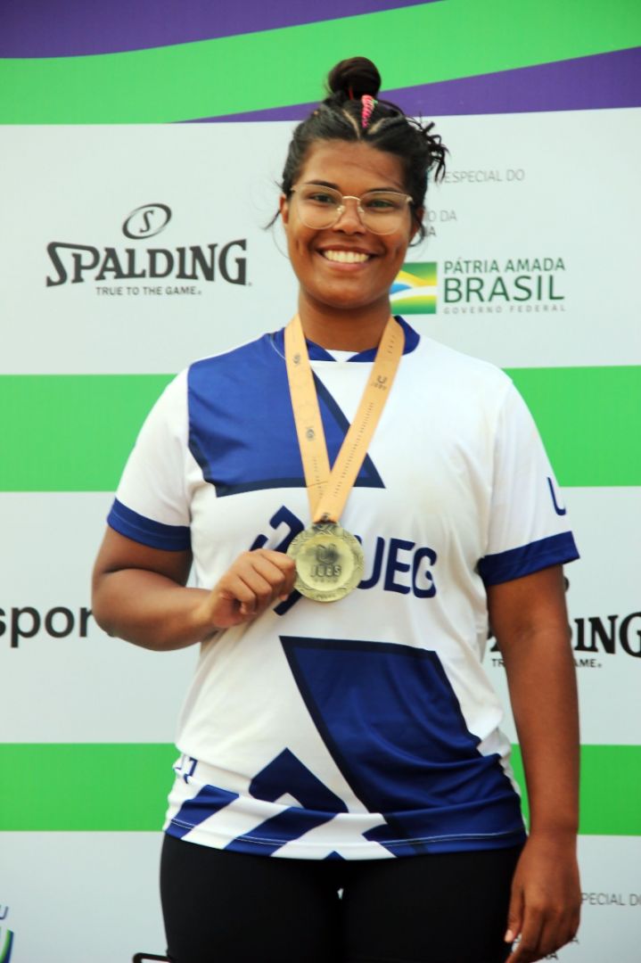 Atleta da UEG ganha medalha de ouro nos JUBs