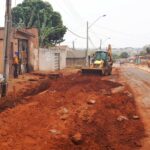 Avenida Uirapuru, em Aparecida de Goiânia, recebe obras rede de esgoto 