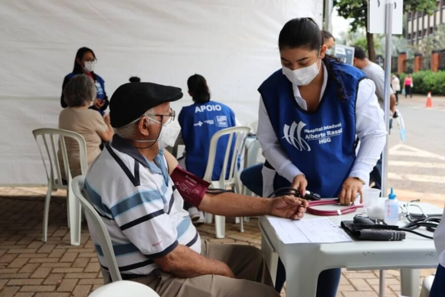 Projeto Saúde na Praça alerta para prevenção do câncer colorretal