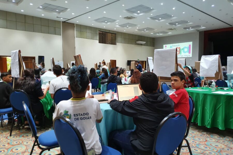 Participantes do 2º Bootcamp Low Code, em Pirenópolis, desenvolvem protótipos de aplicativos