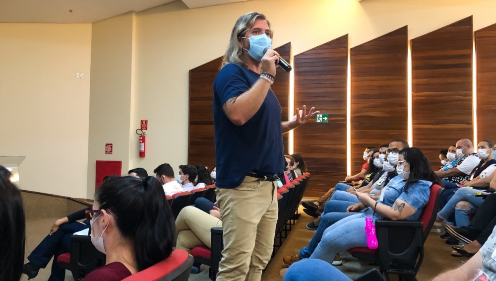 Crer recebe Sr. Gentileza em palestra sobre trabalho