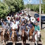 Caiado participa da Cavalgada de abertura da XXV ExpoEdéia