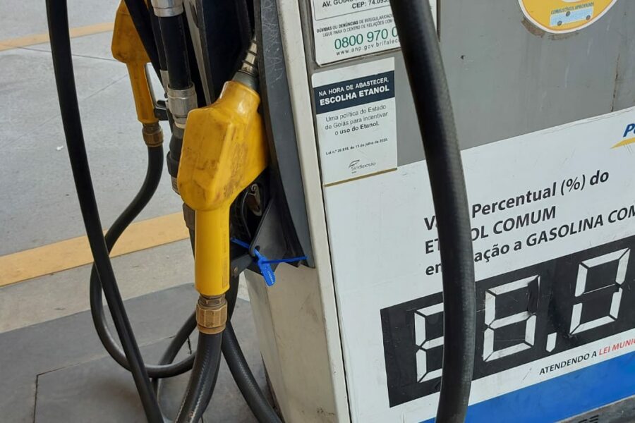 Governo de Goiás torna gasolina R$ 0,26 mais barata ao congelar ICMS dos combustíveis