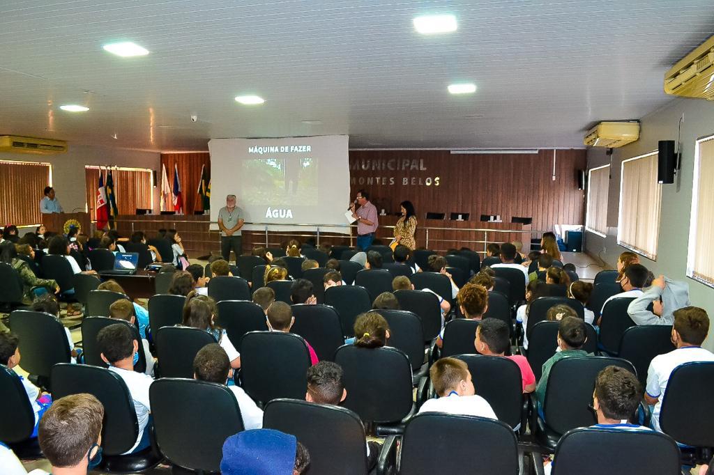 Cine Goiás Itinerante leva cinema ambiental para crianças de São Luís de Montes Belos 