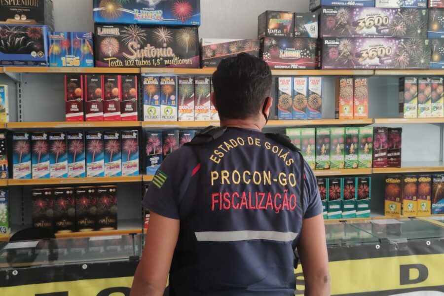 Procon fiscaliza lojas de fogos de artifício em Goiânia, Aparecida e Anápolis