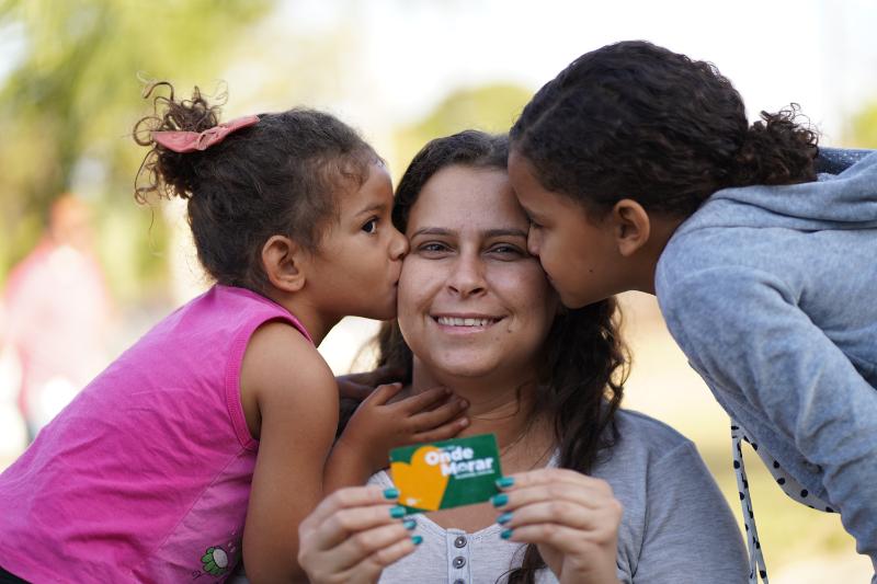 Agehab entrega cartões do Aluguel Social em Mineiros e Jataí nesta terça, 14