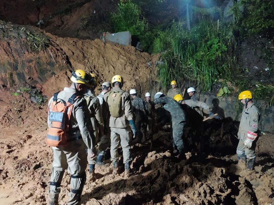 Bombeiros goianos finalizam buscas na força-tarefa em Pernambuco