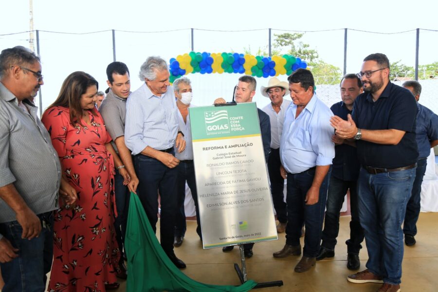 Governador Caiado entrega reforma de única escola estadual em Santa Fé de Goiás