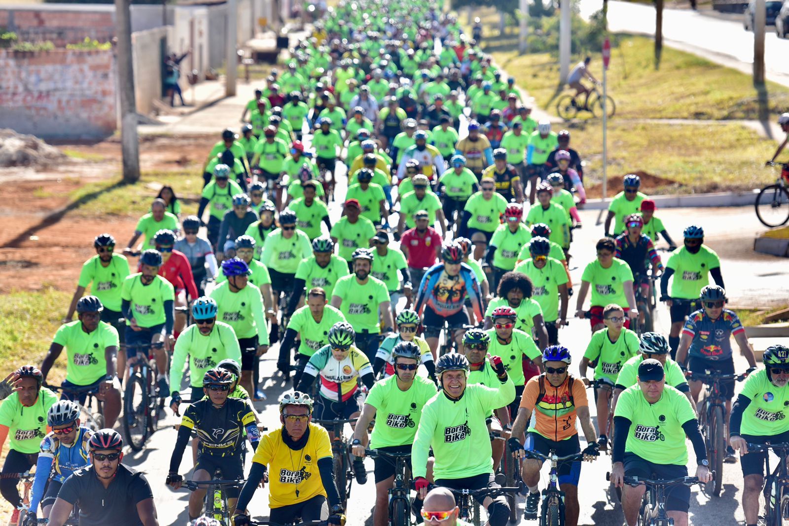 No Entorno, Caiado participa de passeio ciclístico para lembrar Dia Mundial da Bicicleta