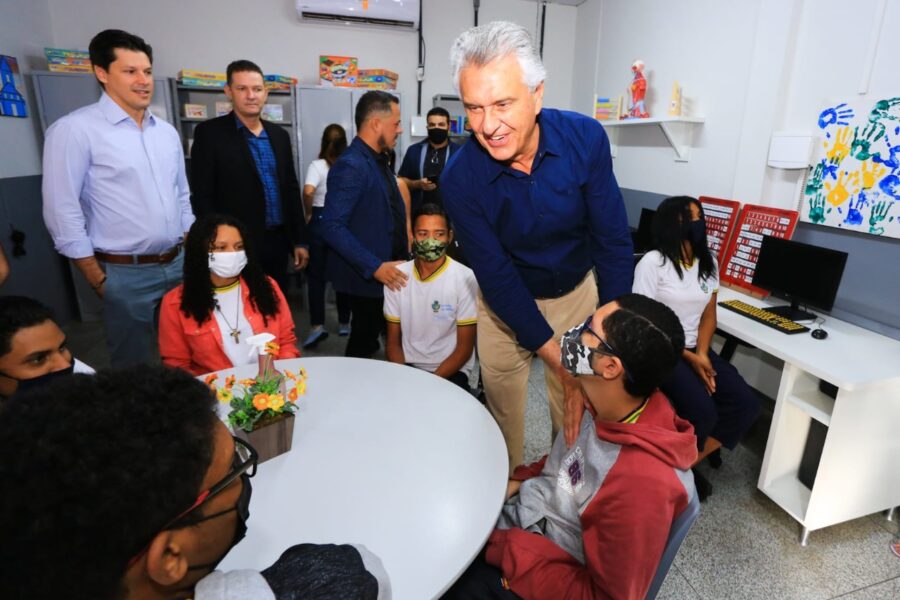Em Aparecida de Goiânia, governo entrega reforma de 6 escolas estaduais