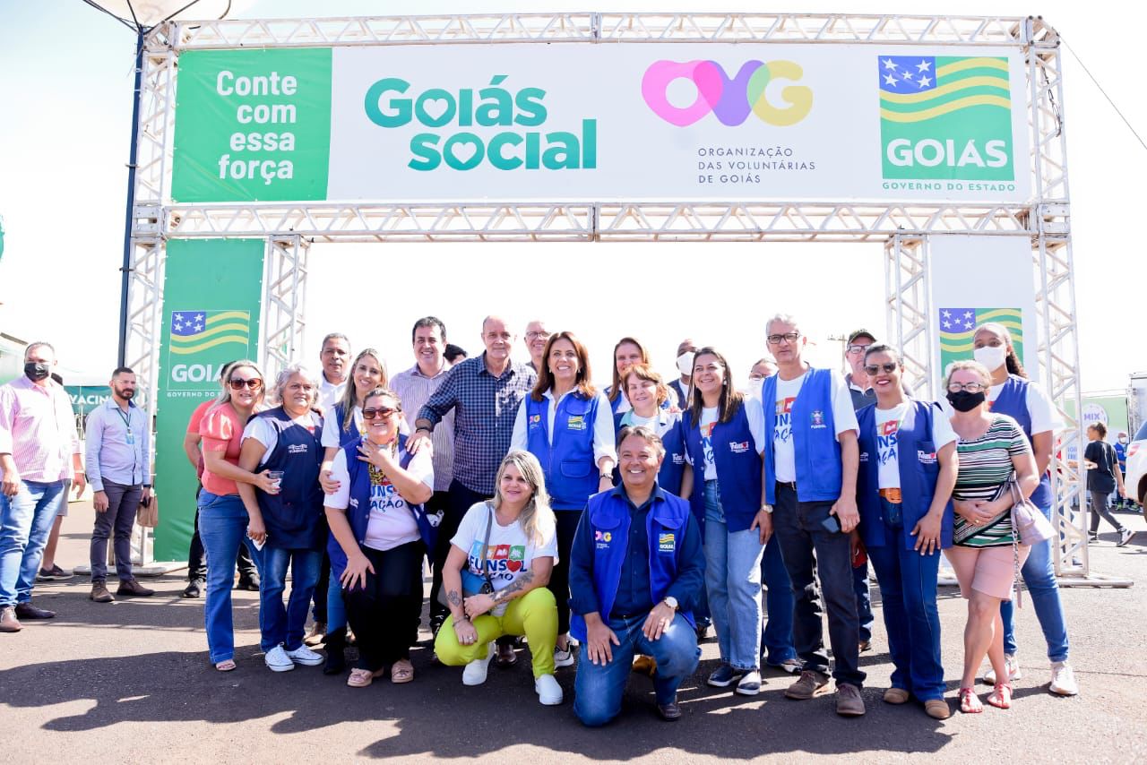 Em Itumbiara, Gracinha Caiado entrega benefícios do Goiás Social