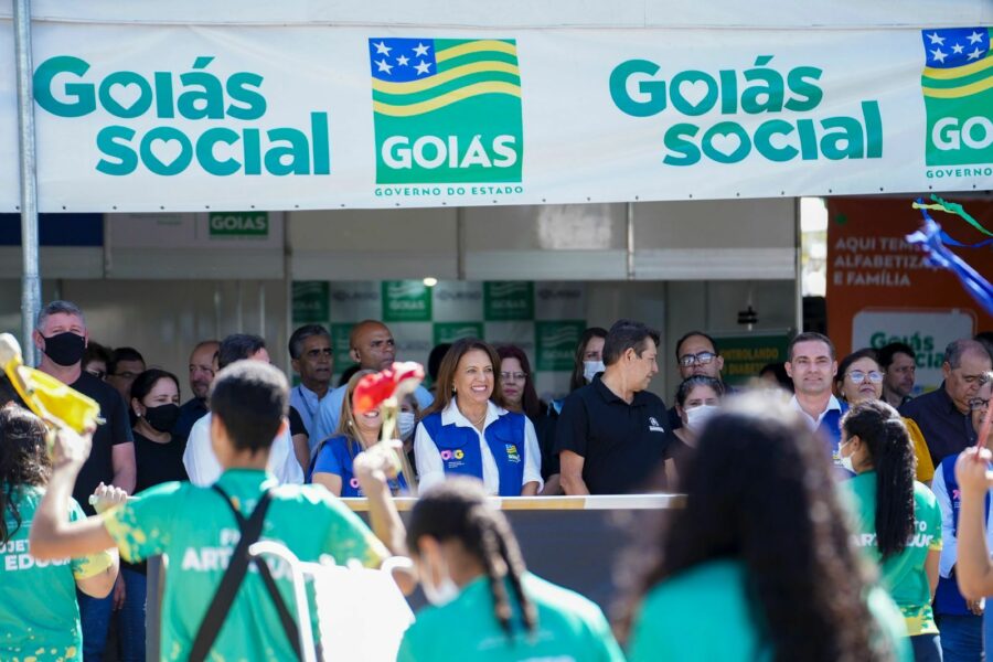 Em Morrinhos, Gracinha Caiado entrega benefícios do Goiás Social