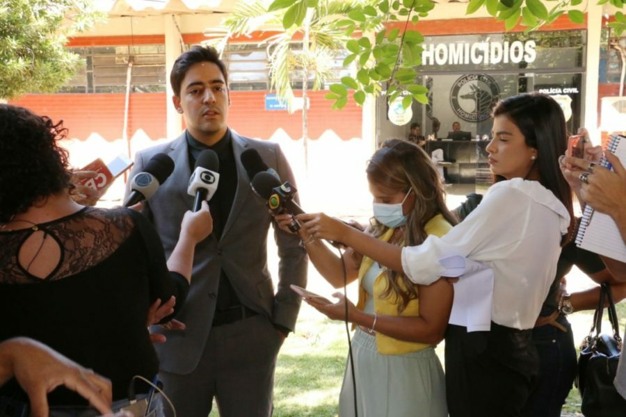 Polícia prende padrasto de suspeito de matar policial civil aposentado