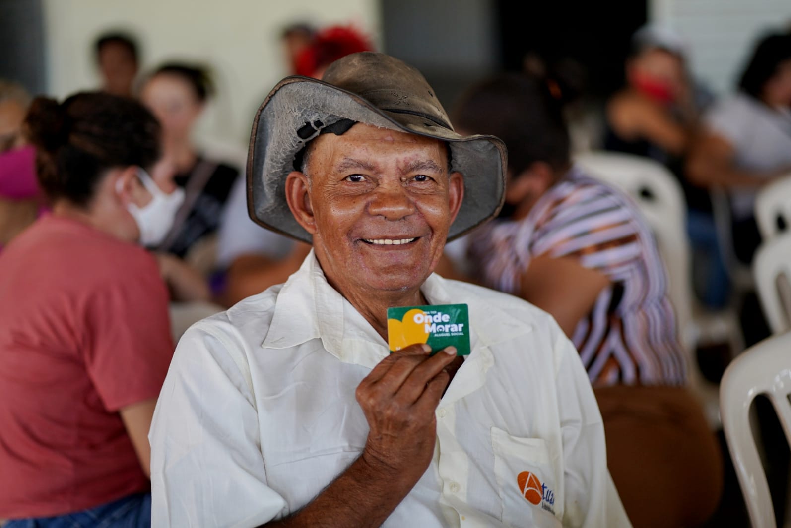 Famílias de Cidade Ocidental recebem cartões do Aluguel Social