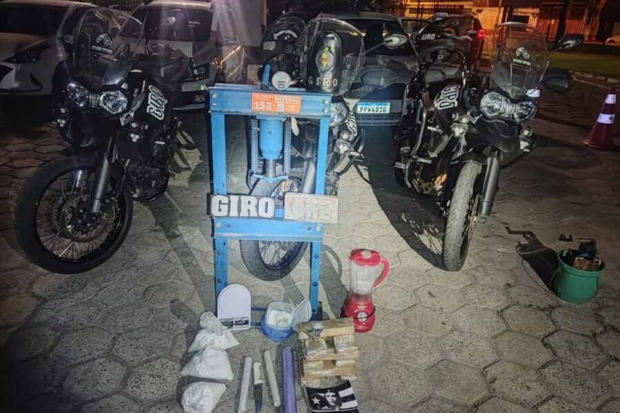 PM estoura laboratório de drogas e prende traficantes